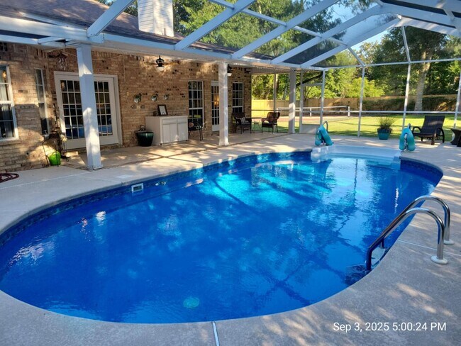 Foto del edificio - Luxurious Scenic Highway Home with Pool an...