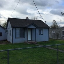 Building Photo - 1011 SW Isham St