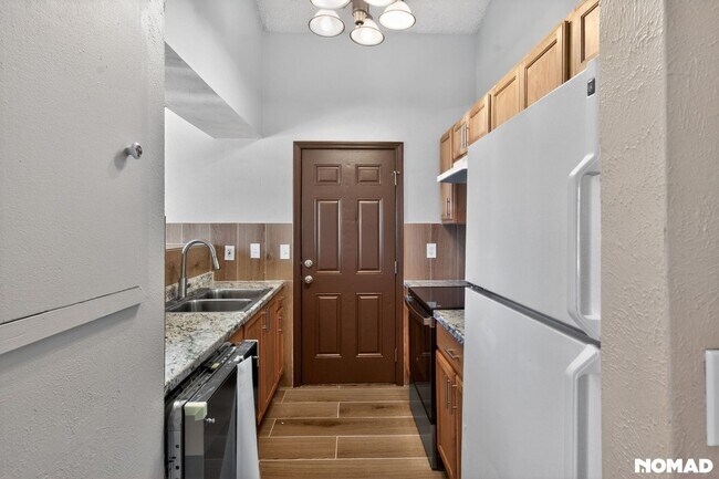 Building Photo - 17465 E Plateau Dr