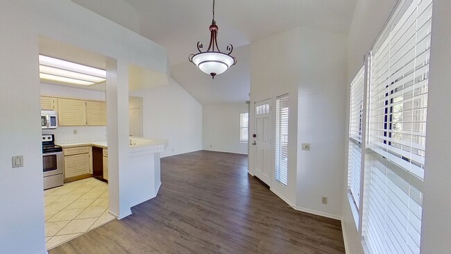 Building Photo - **MOVE-IN SPECIAL!** 2 Bedroom Condo locat...