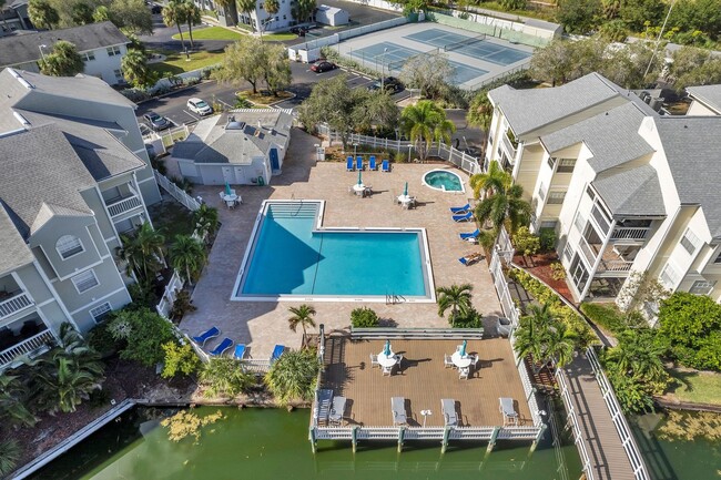 Building Photo - NEWLY RENOVATED CONDO CLOSE TO BEACH AND S...