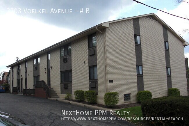Building Photo - 1 Bedroom in Dormont Close to T, with Hard...