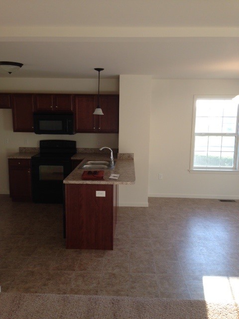 Building Photo - 652 Winding Ln