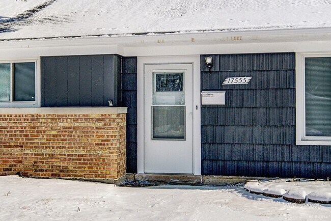 Foto del edificio - 17555 Howe Ave