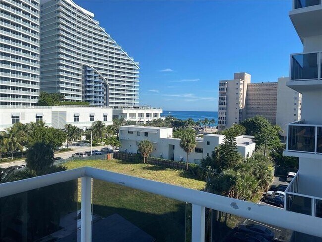 Foto del edificio - 336 N Birch Rd
