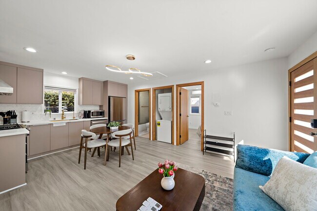 Foto del edificio - 5595 Heil Ave