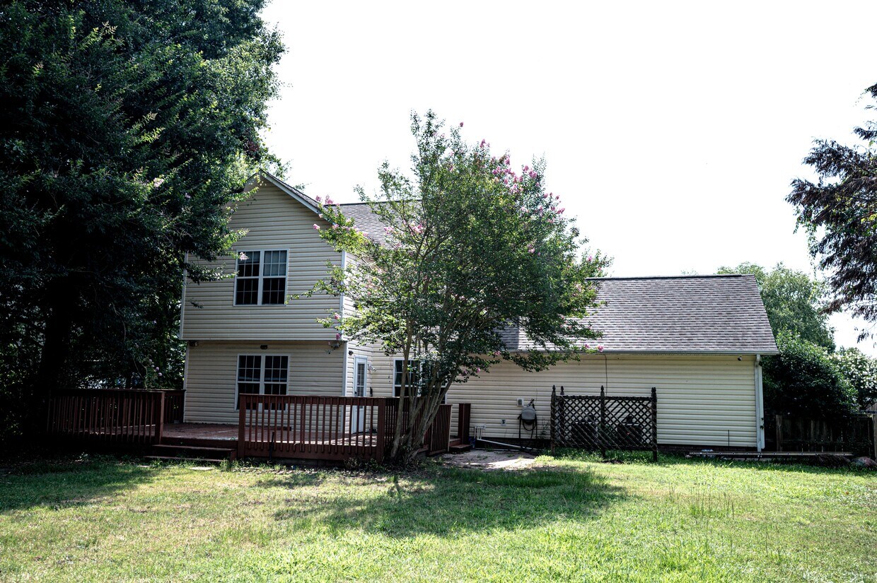 Building Photo - 222 Yearling Loop