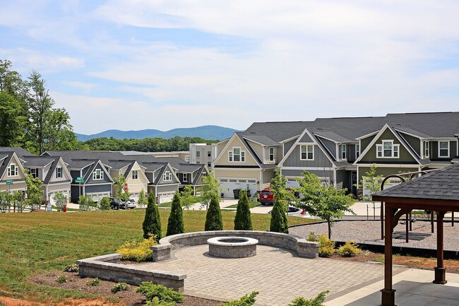 Building Photo - Berkmar Overlook Home with 2-Car Garage & ...