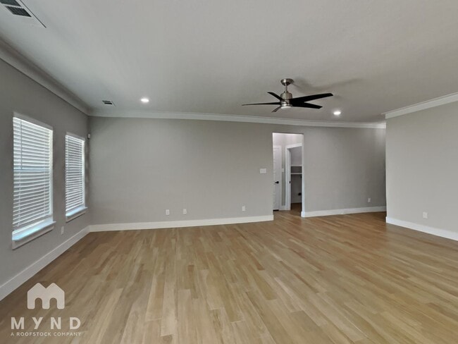 Building Photo - 2417 Creek Dr