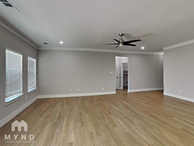Foto del edificio - 2417 Creek Dr