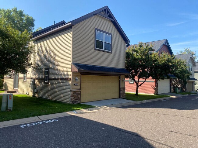 Foto del edificio - 3010 Cottage Ln N