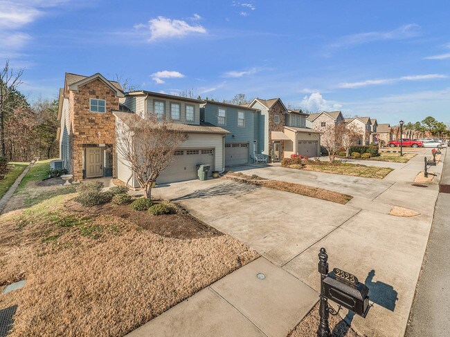 Building Photo - 2323 Rivendell Ln