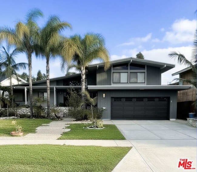 Building Photo - 4368 Fairway Dr