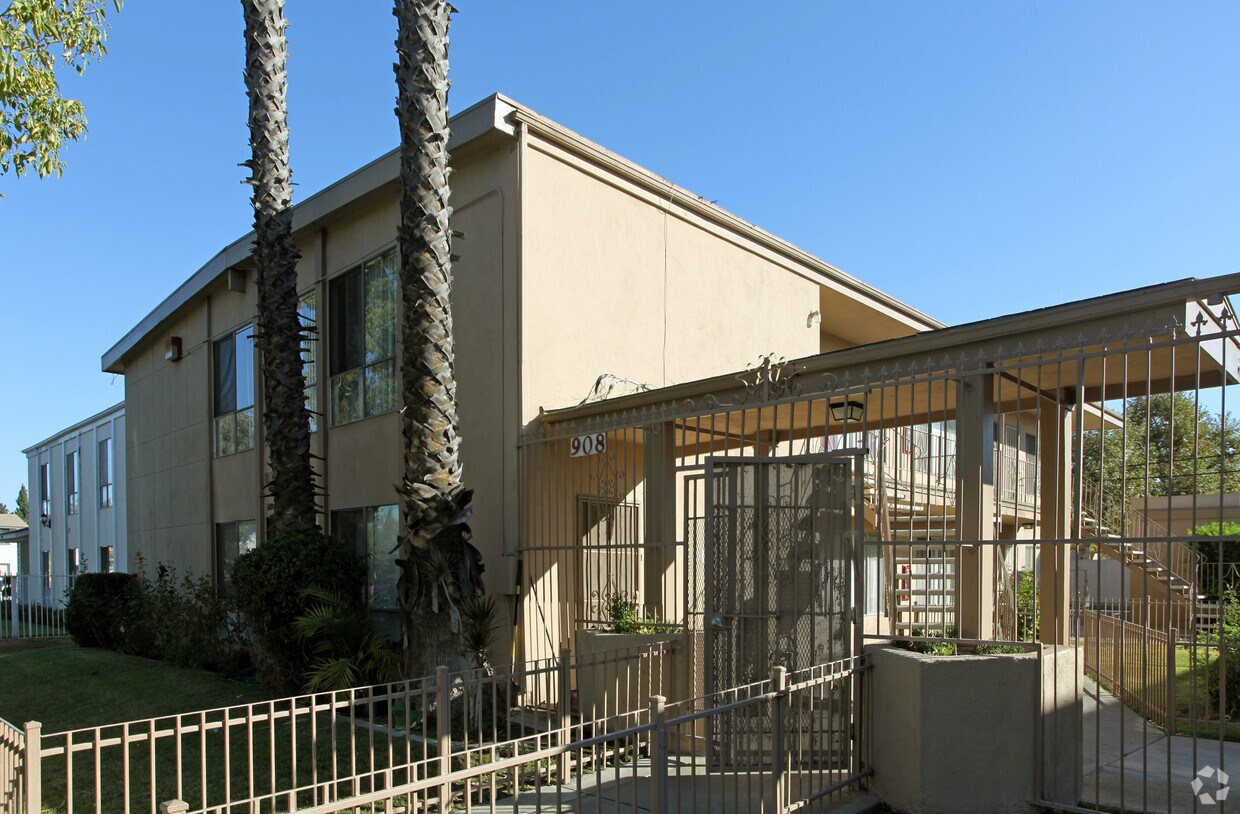 Building Photo - 908 S Citron St