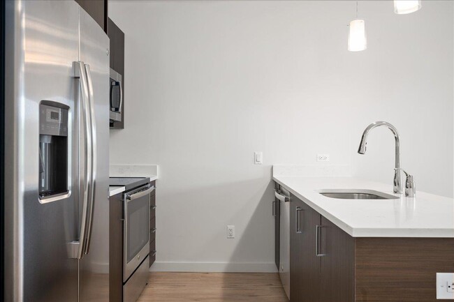 Foto del edificio - 550 Halstead Ave
