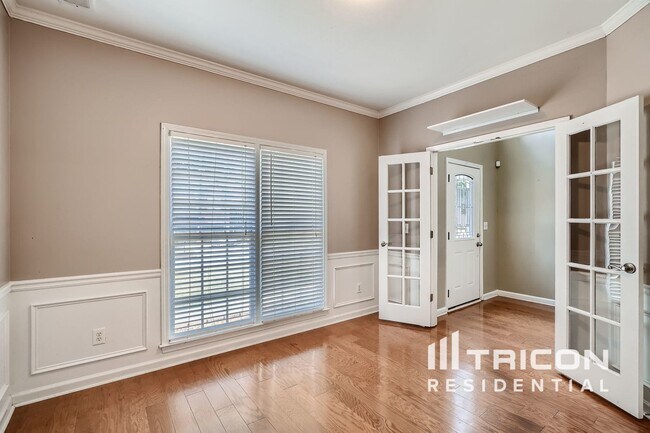 Foto del edificio - 1315 Bridle Path Dr