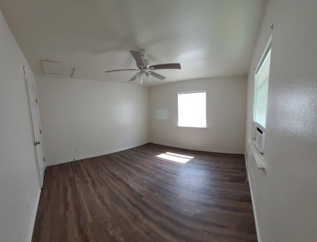 Foto del edificio - 1714 County Rd 244E
