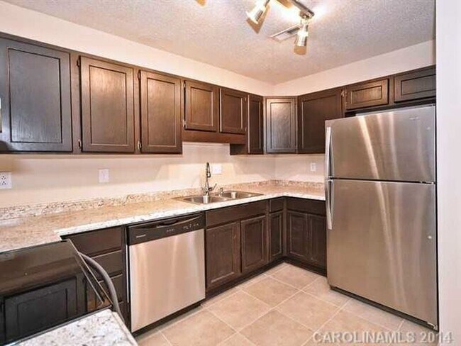 Building Photo - 1717 Blandford Dr