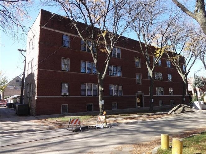 Foto del edificio - Albany Park Apartment Building