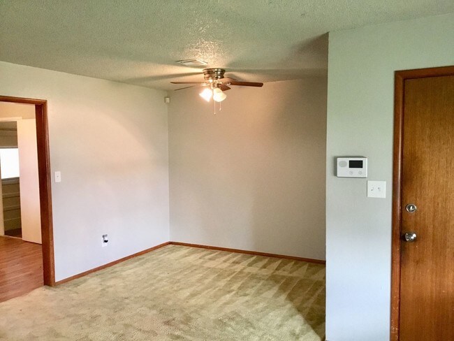 Building Photo - 4 br, 1.5 bath House - 2005 Overbrook Dr