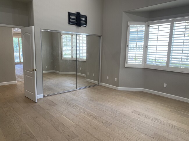 Building Photo - 732 PALISADES Dr