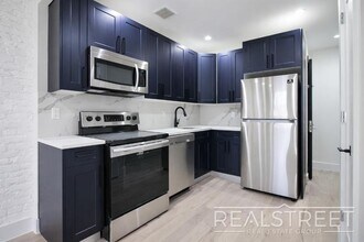 Building Photo - Knickerbocker Ave