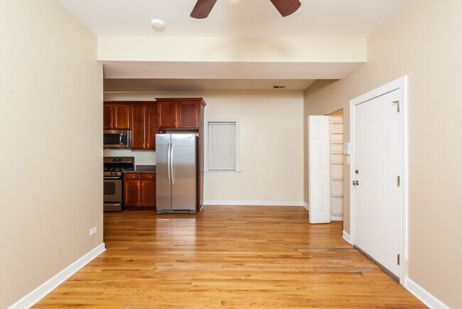 Foto del edificio - 839 N Marshfield Ave