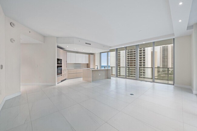 Foto del edificio - 3100 N Ocean Dr