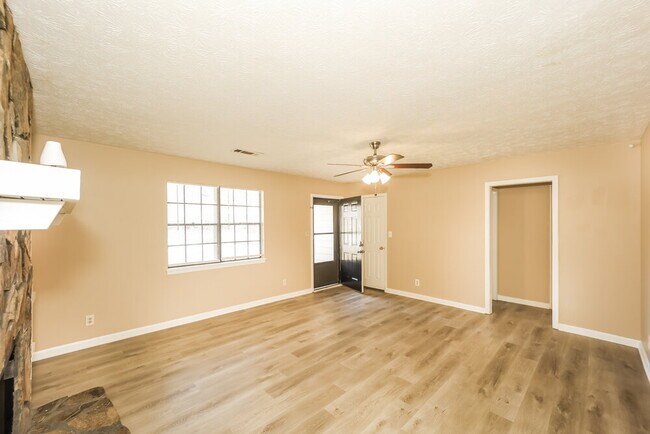 Foto del edificio - 851 Tall Deer Dr