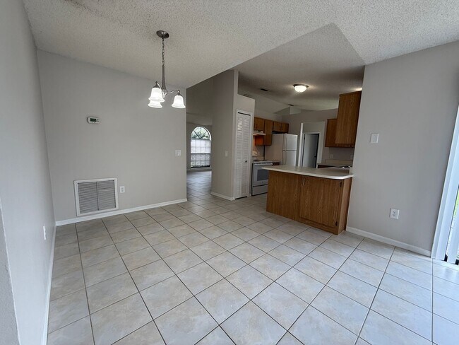 Building Photo - Deltona 3/2 Corner Lot