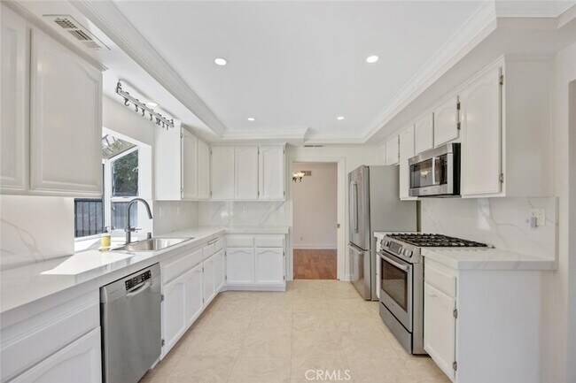 Foto del edificio - 5974 Ruthwood Dr