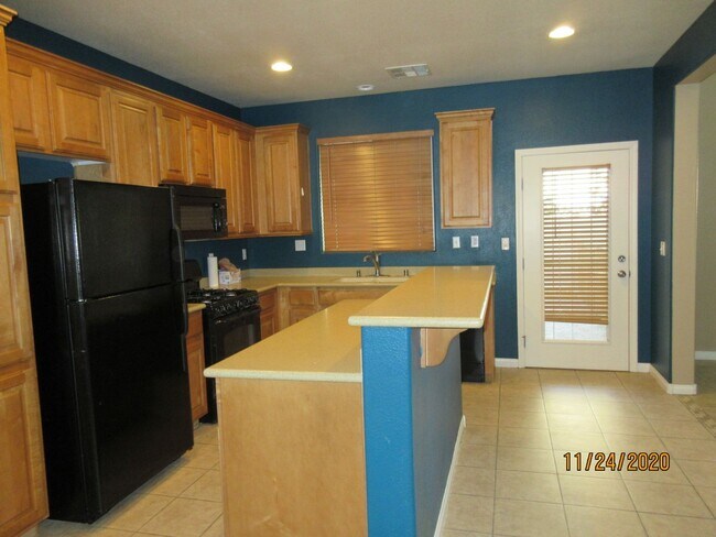 Foto del edificio - 2 Story, 3 BR, 2.5 BA Centennial Hill Area
