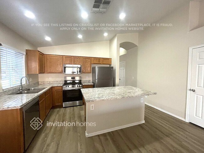 Foto del edificio - 1815 N 120th Dr