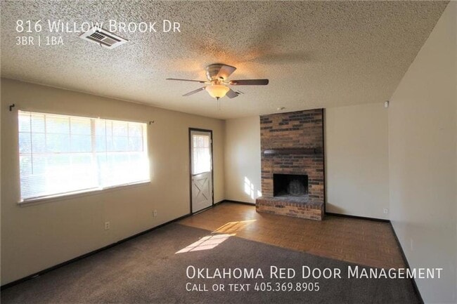 Building Photo - 816 Willow Brook Dr