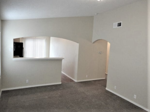 Foto del edificio - 5905 Night Rose Avenue NW