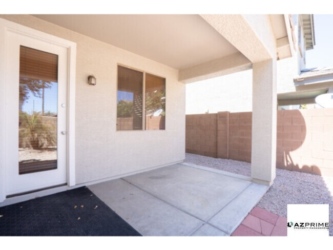 Foto del edificio - Settle into Comfort in this Charming 4/2.5...