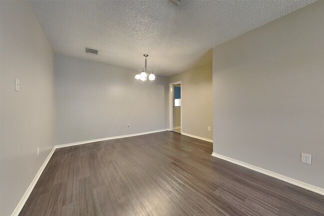 Foto del edificio - 13906 Rosetta Dr