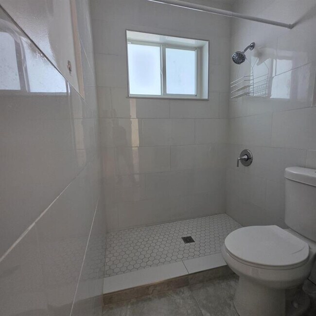 Foto del edificio - 181 NE 168th St