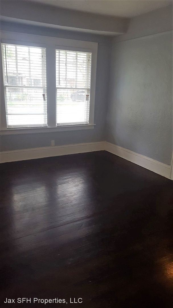 Building Photo - 4 br, 2 bath House - 435 W 23rd St