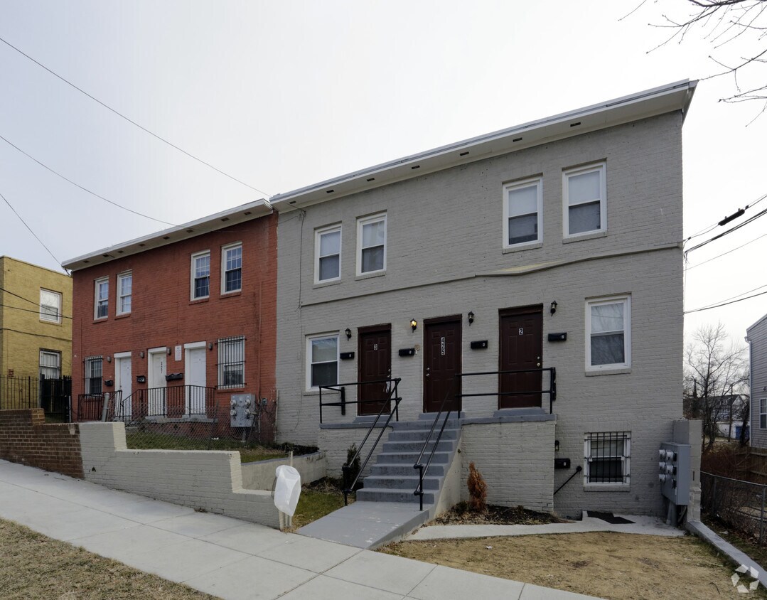 Primary Photo - 425 60th St NE