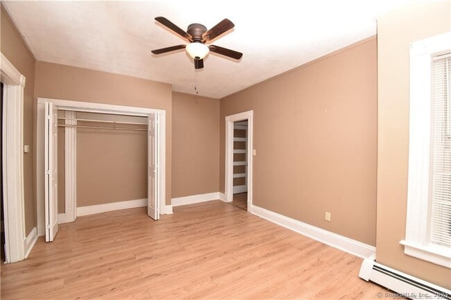 Building Photo - 216 Sargeant St