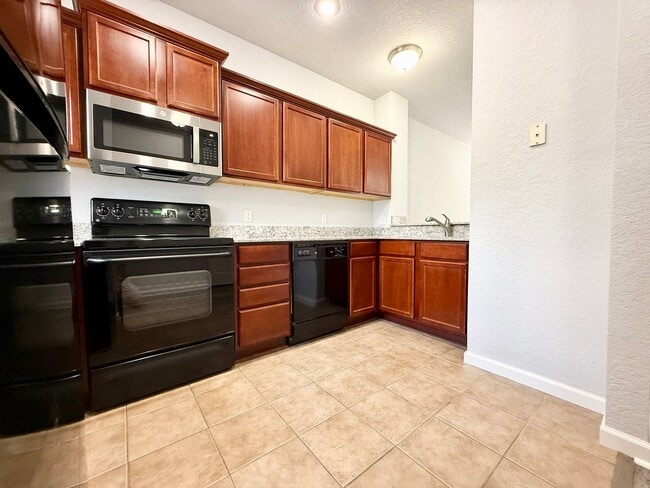 Building Photo - ***611 B Grove***