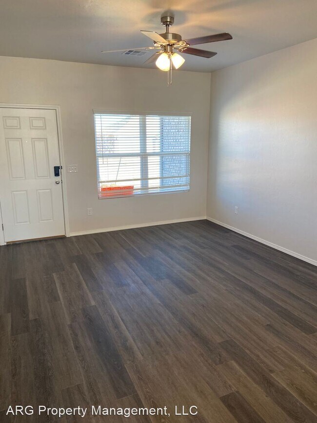 Building Photo - 3 br, 2 bath House - 560 SE 3rd Place