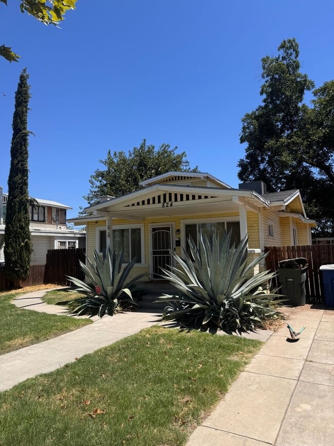 Foto del edificio - 824 N Farris Ave