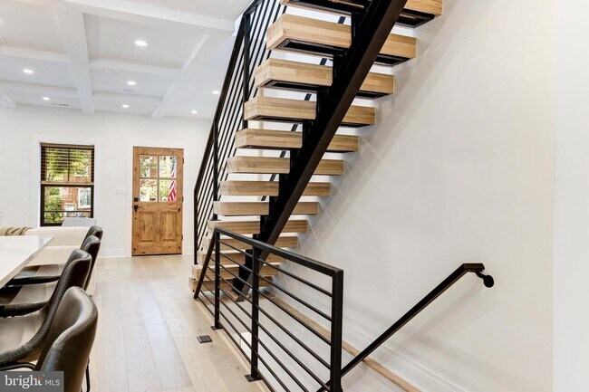 Foto del edificio - 4627 43rd Pl NW