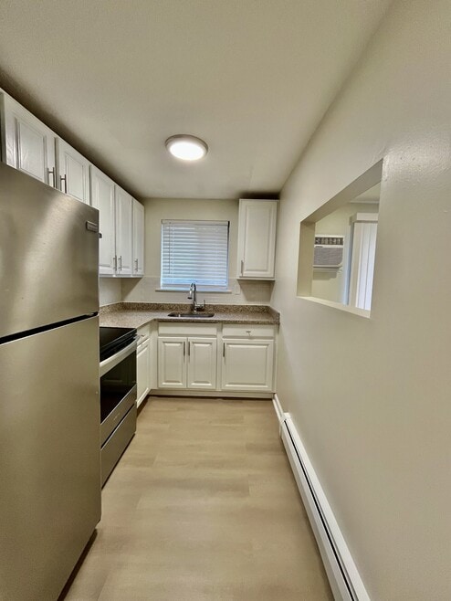 1 Bedroom Kitchen - Fernwood Apartments