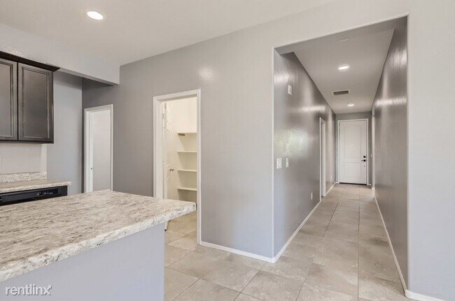 Building Photo - 4 br, 2 bath House - 18236 W Robin Lane