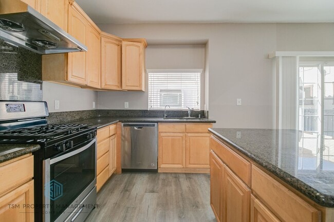 Building Photo - 2 Bed 2.5 Bath Townhouse in Prime Location of Amhambra