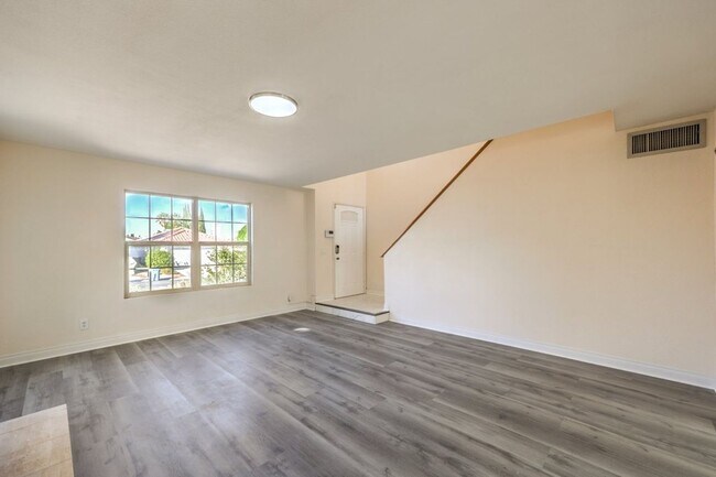 Building Photo - 3 bed Pool Home near Summerlin