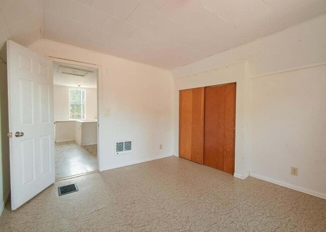 Building Photo - 64 White Pl